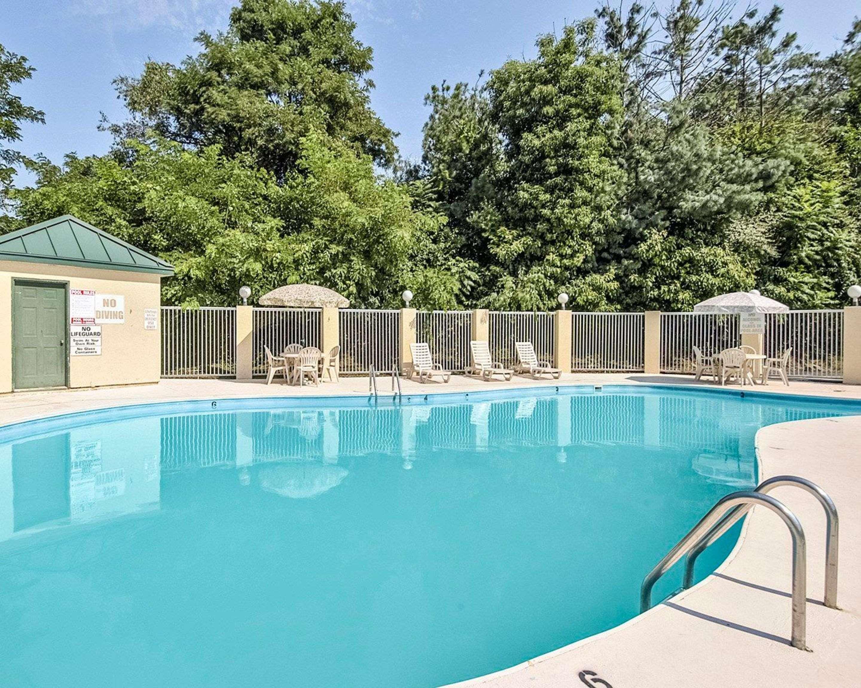 Clarion Pointe Beckley Hotel Exterior foto