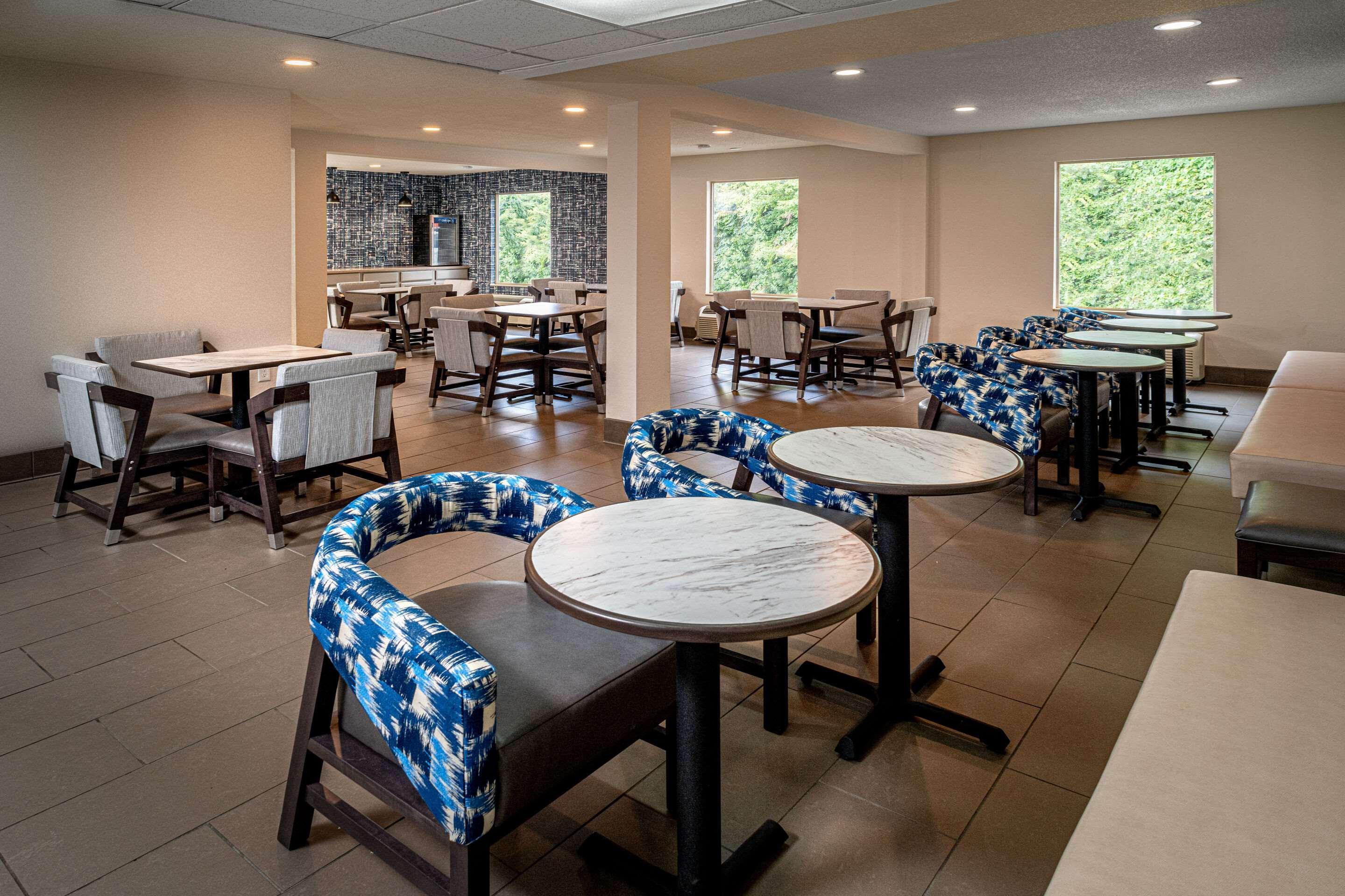 Clarion Pointe Beckley Hotel Exterior foto