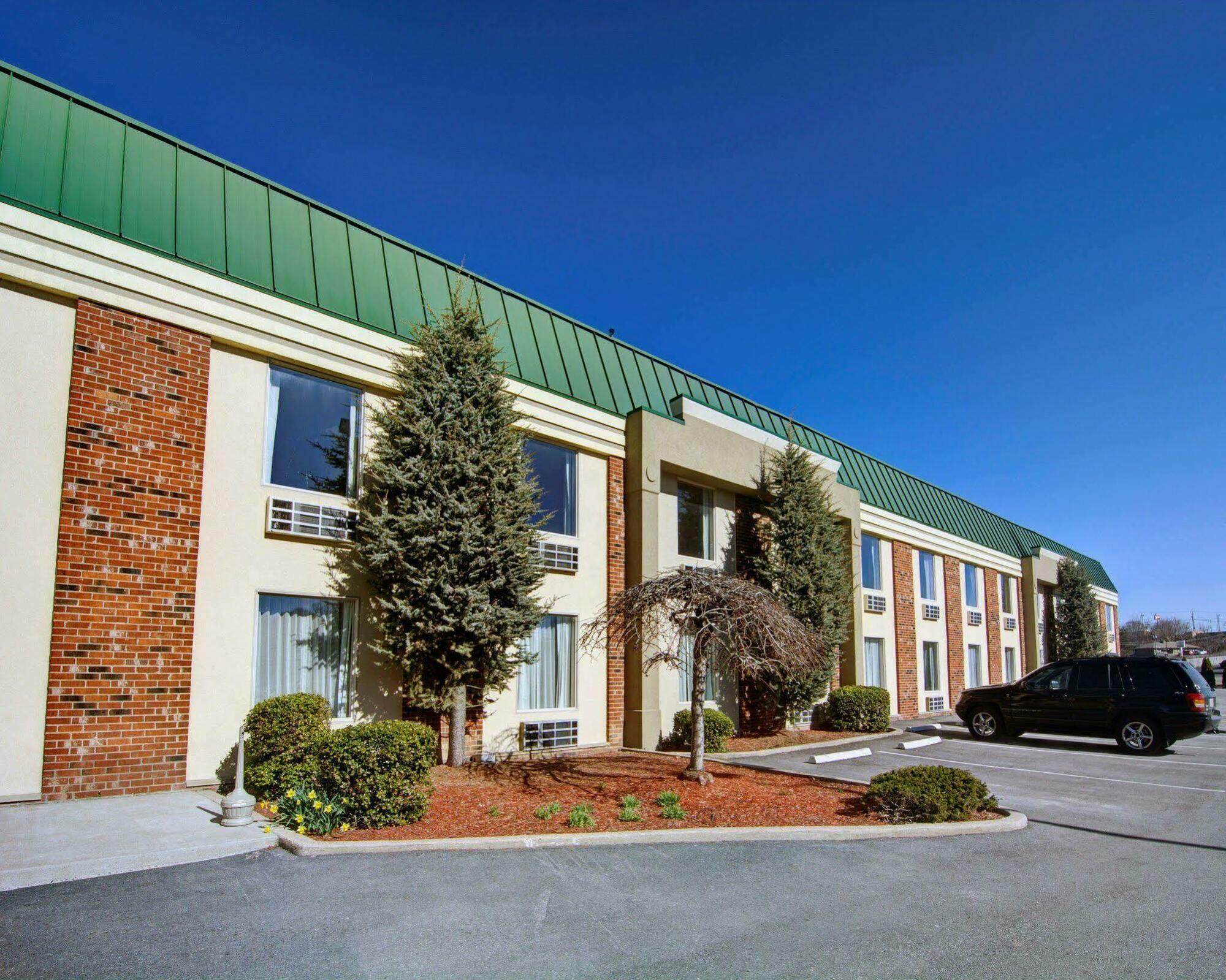 Clarion Pointe Beckley Hotel Exterior foto
