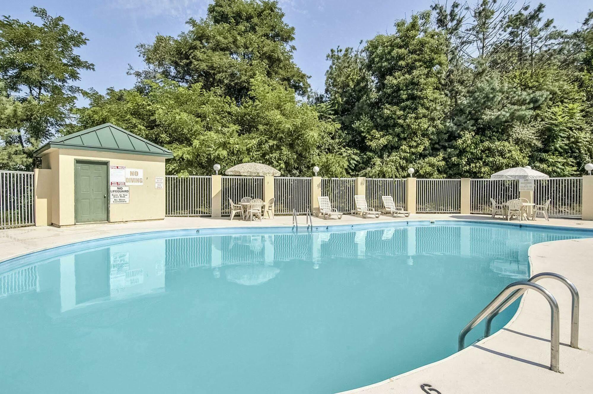 Clarion Pointe Beckley Hotel Exterior foto